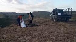 Sampah di Bukit Tanau Sudah Dibersihkan Pengambil Video Untuk Promosi Sebuah Produk