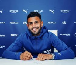 Riyad Mahrez Perpanjang Kontrak dengan Manchester City hingga 2025