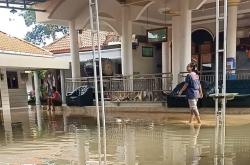 Curah Hujan Tinggi, Sejumlah Titik di Kota Tegal Masih Tergenang Air