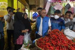 Mendag Zulhas Cek Harga Pangan di Pasar Jagasatru Cirebon, Sejumlah Harga Terpantau Turun dan Stabil