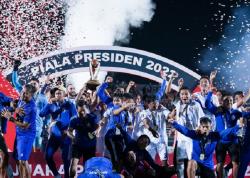 Arema Memang Hebat Meski Tahan Imbang Borneo FC, Piala Presiden 2022 Diboyong Pulang Ke Malang