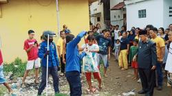 Ular kobra Sebesar Lengan Orang Dewasa Bersembunyi di Rumah Warga Citemu, Petugas Langsung Evakuasi