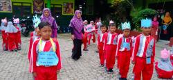 Masa Ta'aruf Siswa, Orang Tua Antar Anak Sekola