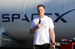 Lawan Twitter! Elon Lepas Saham Tesla Rp102,65 T