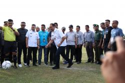 Liga Eksekutif JPFC Dimulai, PJ Walikota Lhokseumawe Tendang Bola Pertama