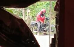 Jelang Pilkades Serentak, Warga Amankan Otk yang Diduga Dukun Tabur Tanah Kuburan