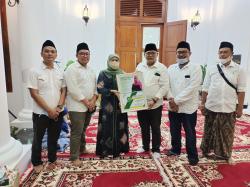 Terima Penghargaan Forum Jurnalis Nahdliyin, Gubernur Khofifah ajak Terus Berkarya Secara Positif