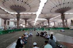 Ingat, Merokok di Masjid Nabawi Ada Sanksinya Mulai Denda 200 Riyal Hingga Kurungan Penjara