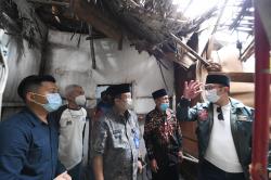 Ridwan Kamil Tinjau Rumah Mak Tien yang Nyaris Roboh 