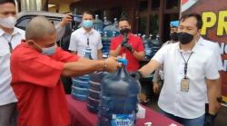 Waduhh! Galon Air Mineral Merk Ternama di Oplos,  Begini Cara Membedakan Yang Asli