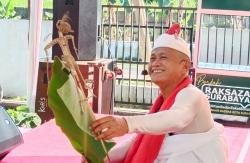 Besut dan Rusmini Main Wayang Suket