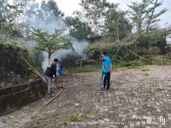 Pemerintah kecamatan Umpu Semenguk Gelar Gotong Royong di Sekitar Kantor