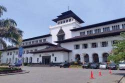 Setiap Kamis dan Jumat, Kendaraan Emisi Dilarang Masuk ke Gedung Sate