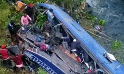 Sebuah Bus Terjun ke Lembah Sedalam 40 Meter, 33 Orang Tewas