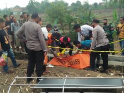 Geger...Mayat Anonim di temukan di Drainase Rumah Warga