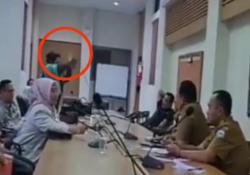 Viral! Tak Dihargai Ketua DPRD, Anggota Dewan Garut Ngamuk dan Banting Mic