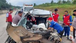 Avanza Tabrak Fuso Diduga Mengantuk Dua Penumpang Tewas Dan Satu Lainnya Luka Berat