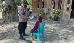 Sambangi Warga Binaan, Bhabinkamtibmas di TTU Ajak Warga Taat Protkes