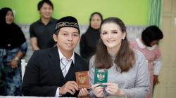 Kisah Cinta Nelayan Ganteng Asal Rembang Nikahi Gadis Rusia, Nekat Terbang ke Rusia Untuk Melamar