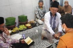 Haru, Pernikahan Pasangan Pengantin di Indramayu Ucapkan Ikrar Pernikahan Secara Virtual