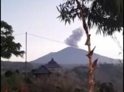 Gunung Api Raung Alami Erupsi dan Semburkan Abu Vulkanik