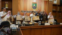 Pelindo dan Indomarco Serahkan Paket Bantuan Pendidikan di Cilegon