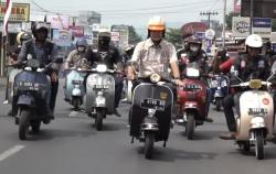 Kenang Cerita Semasa Kuliah, Ganjar Pranowo Konvoi Bersama Komunitas Vespa Pemalang