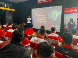 Teknisi Internet Telkom Belajar Safety Riding pada Astra Motor Jateng