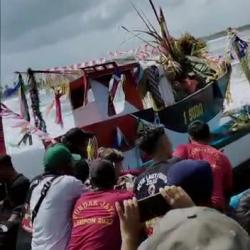 Ritual Sesajen di Laut Selatan Banyuwangi Jadi Magnet, Nelayan Kirim Hasil Bumi hingga Kepala Sapi
