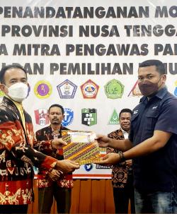 Komitmen Kawal Pemilu Damai 2024, Bawaslu NTT dan IJTI Pengda NTT Jalin Kerja Sama