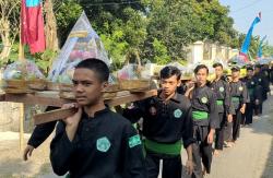 Peringati 1 Muharram Ratusan Warga Kirab 70 Tumpeng