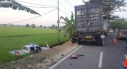 Waduh! Mobil Patroli Polres Tuban Ditabrak Truk Tronton di Pantura Sampai Mental Terlempar ke Sawah