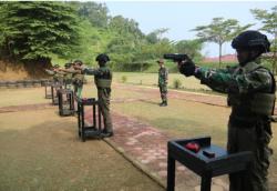 Batalyon Infanteri 7 Marinir Melaksanakan Latihan Menembak Pistol