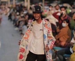 Citayam Fashion Week Catwalk di Kuningan, Ini 5 Potret Kelompoknya