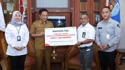 Pertamina Cilacap Salurkan Bantuan Stimulan Premi BPJS untuk 1.500 Pekerja Rentan