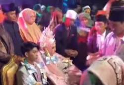 Viral Tamu Undangan Sawer Pengantin hingga Bermandikan Uang di Madura