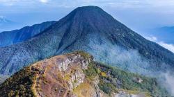 Duh! Celana Dalam Pria dan Wanita Bertebaran di Gunung Gede Pangrango, Relawan Geram