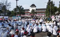 Jadi Garda Terdepan Saat Covid-19,  Ribuan Honorer Nakes dan Non Nakes Demo, Tuntut Diangkat ASN