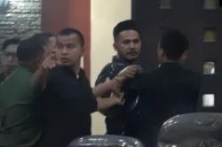 Sangat Memalukan! Sidang Paripurna DPRD Maluku Tengah Ricuh