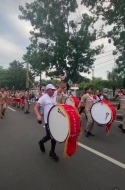 Edy Rahmayadi Tunjukkan Aksinya Main Drum Band, Netizen: Awas Sakit Pinggang Pak