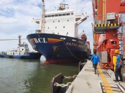 Pasca 96 hari tertahan, Kapal Feeder MV Mathu Bhum Kembali Berlayar