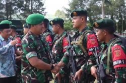 Pelepasan Satgas Yonif Raider 303/SSM/13/1 Kostrad di Cisurupan Garut