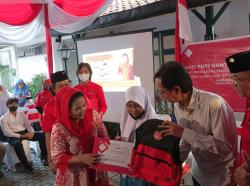 Beasiswa Bhakti Puti Dibagikan pada Anak Kader PDI Perjuangan, Puti Bahagia