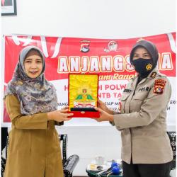 Berparas Cantik, Ummi Rohmi Berpeluang Jadi Calon Gubernur NTB 2024