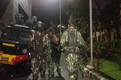 Pasukan Brimob Tinggalkan Mabes Polri, Gunakan Kendaraan Taktis