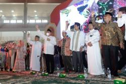 Edy Rahmayadi, UAS dan Ribuan Pengunjung Kompak Nyanyikan Lagu “Seribu Mujahid”