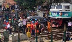 Jangan Panik, Lakukan Ini jika Mobil Anda Tiba-Tiba Mogok di Rel Kereta
