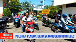 Video Puluhan Pengunjuk Rasa Gruduk DPRD Brebes