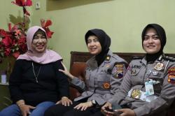 Polisi Wanita Polres Brebes Anjangsana ke Sejumlah Purnawirawan pada Momen HUT Polwan