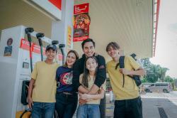 Dua Anaknya Sekolah Bola di Prancis, Ini yang Dilakukan Darius Sinathrya dan Donna Agnesia